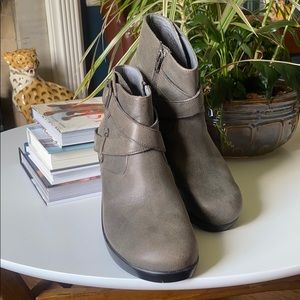 Alegria Eva Drifted Ankle Boot